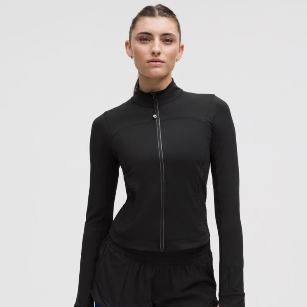 lululemon Lightweight UVP Run jacket Color BLK in size 10 NWT